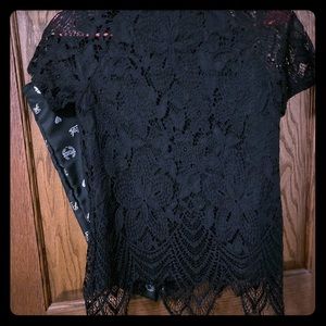 lace black tee XS